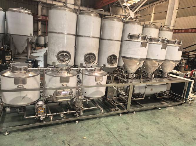 水磨沟数控啤酒设备多少钱一套？新手开精酿酒吧能直接上手吗